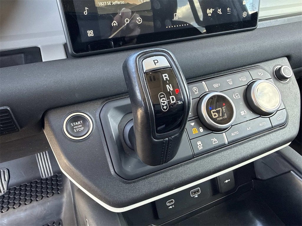 Used 2020 Land Rover Defender 110 SE image 21