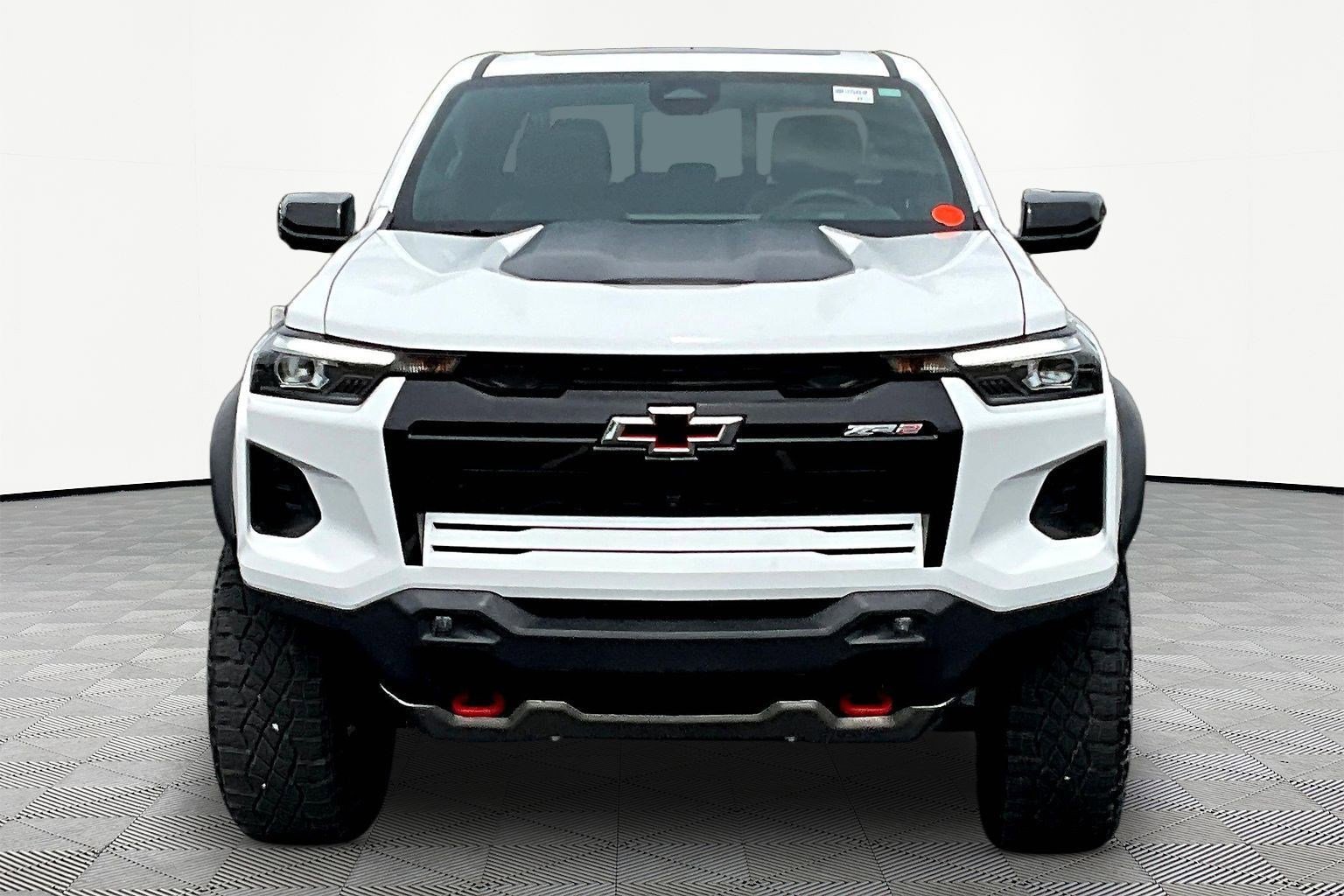 Used 2024 Chevrolet Colorado ZR2 w/ Technology Package AWD/4WD image 2