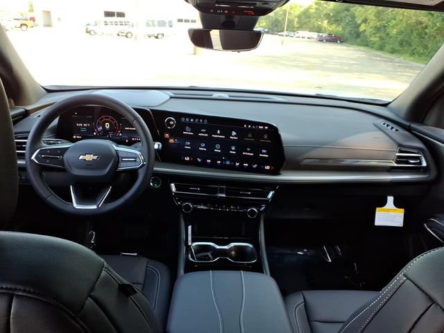New 2027 Chevrolet Traverse LT w/ Sun and Wheel Package FWD image 7