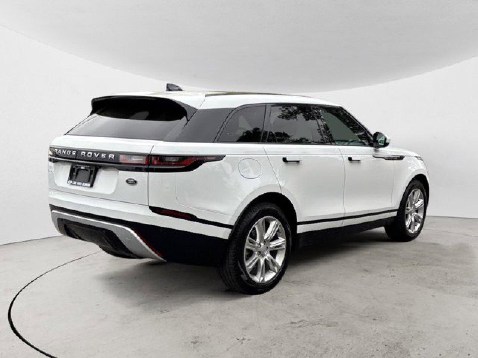 Certified 2022 Land Rover Range Rover Velar S image 4