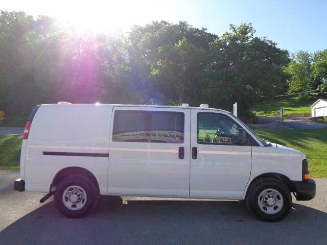 Used 2016 Chevrolet Express 2500 RWD image 9