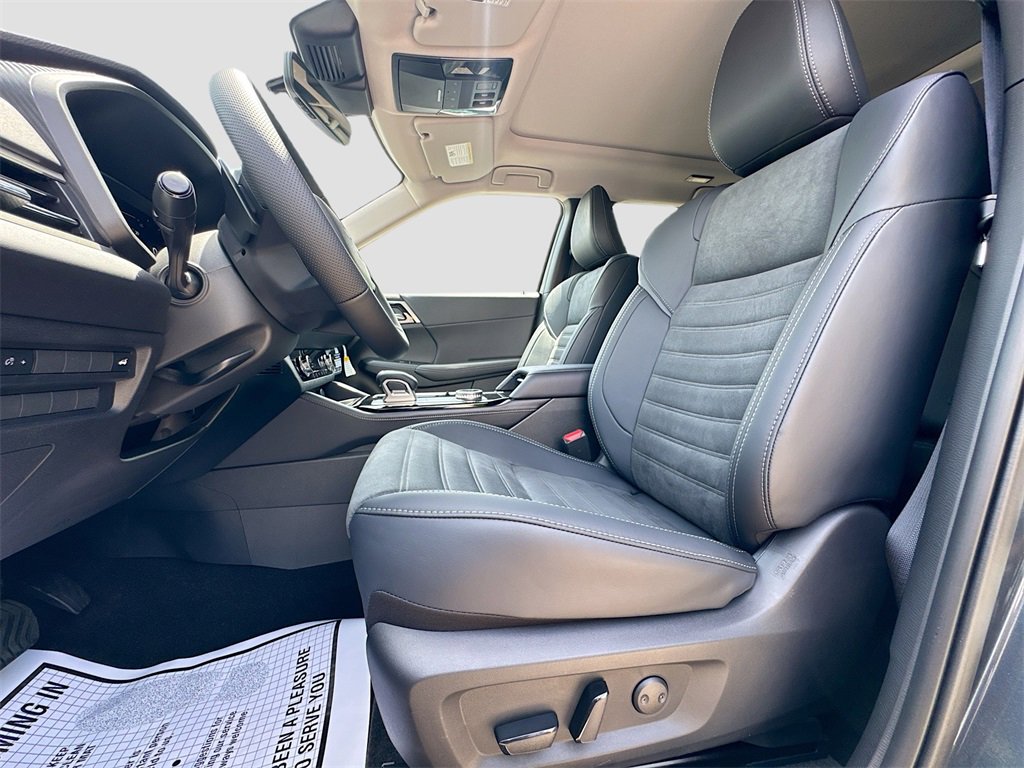 New 2025 Mitsubishi Outlander SE image 22