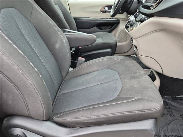 Used 2022 Chrysler Voyager LX FWD image 20