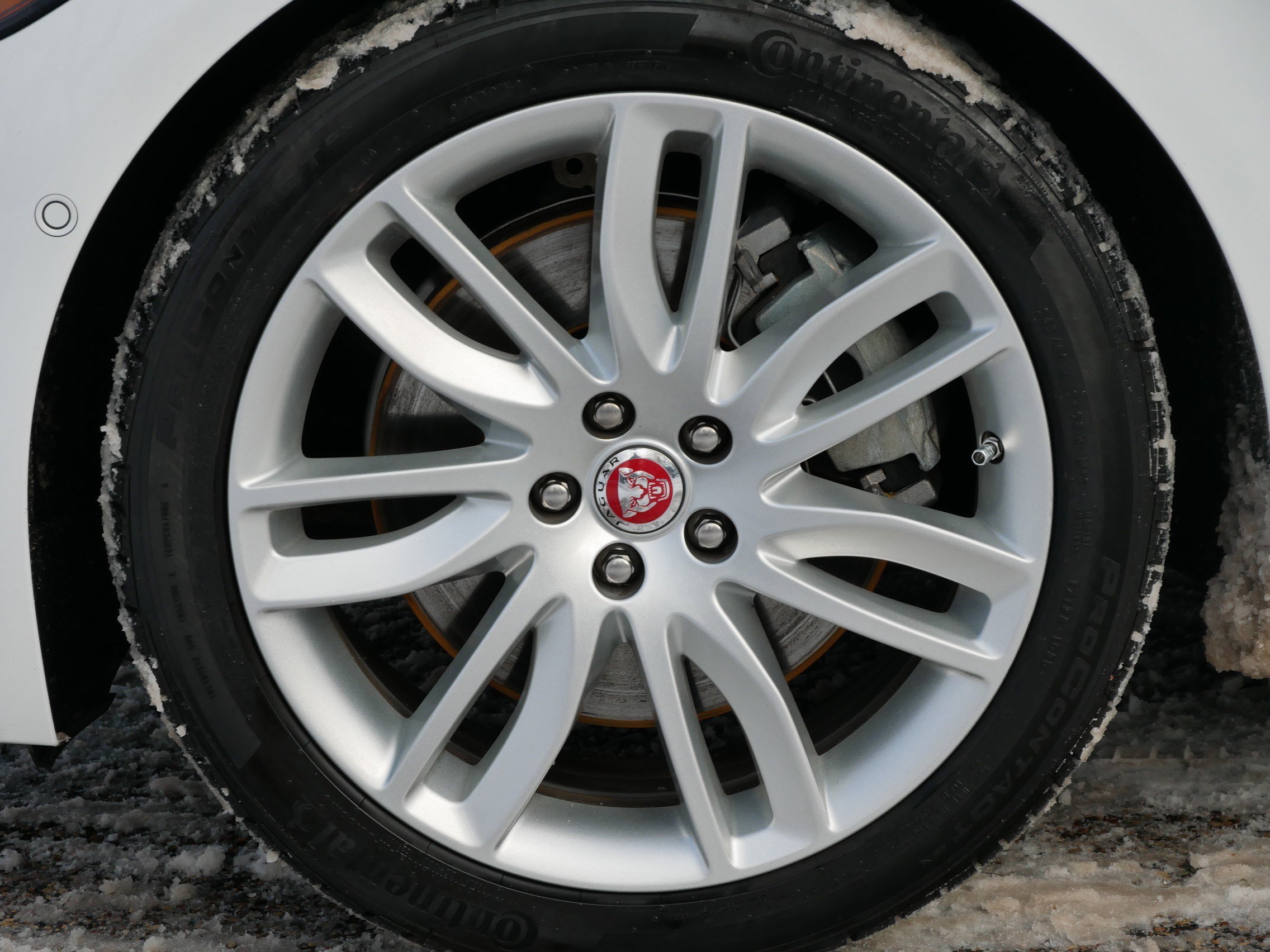 Used 2021 Jaguar XF SE image 10