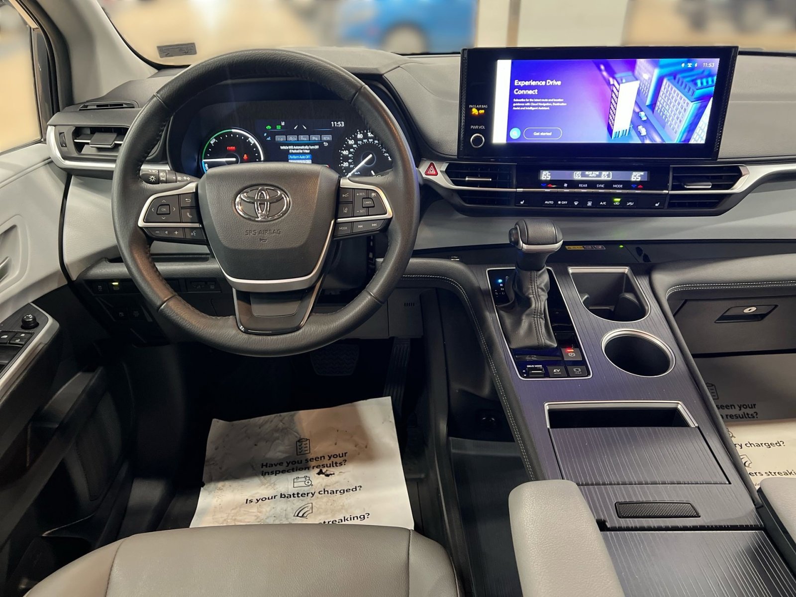 Used 2025 Toyota Sienna XLE image 21