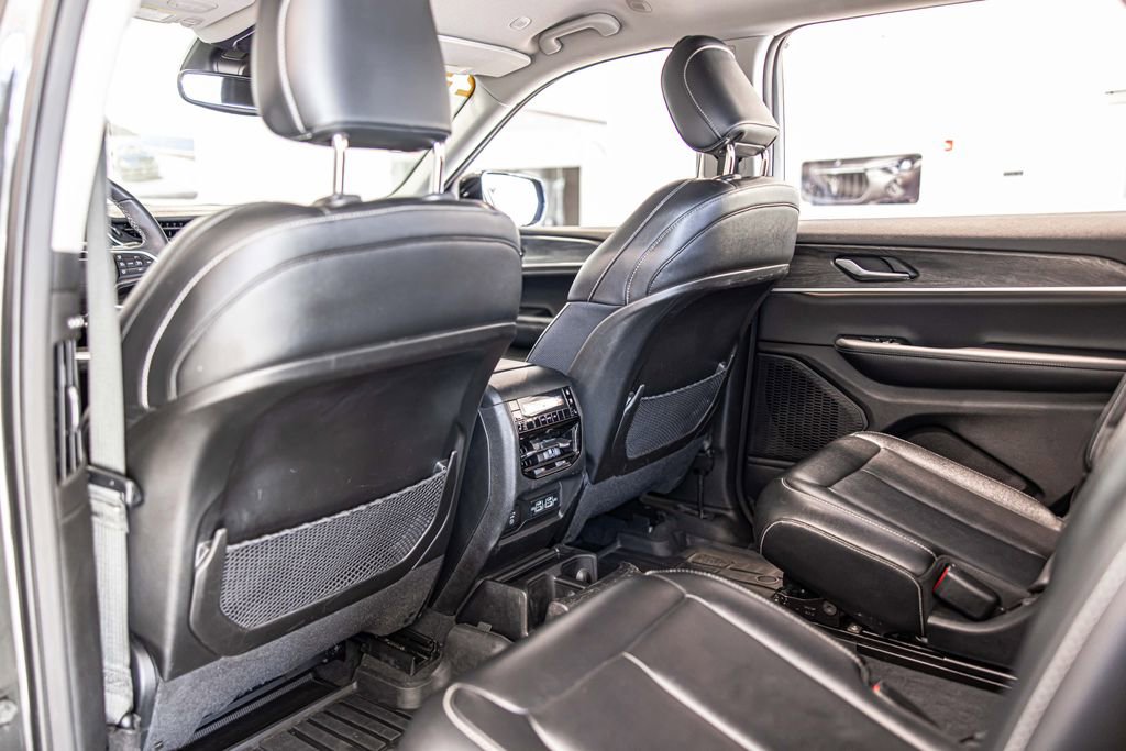 Used 2023 Jeep Grand Cherokee L Limited w/ Black Appearance Package image 34