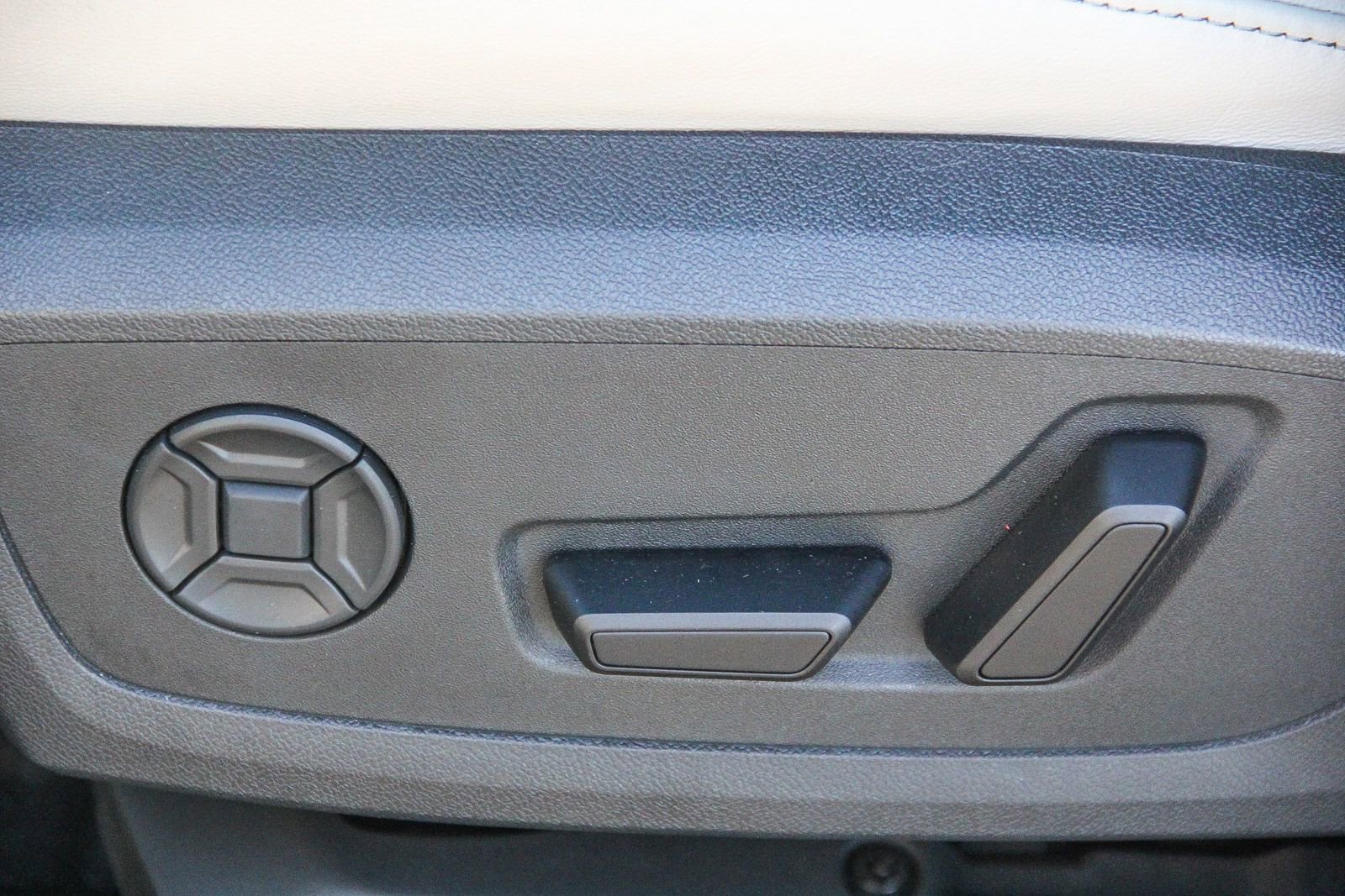 Certified 2025 Audi Q6 e-tron Premium Plus w/ Premium Plus image 21