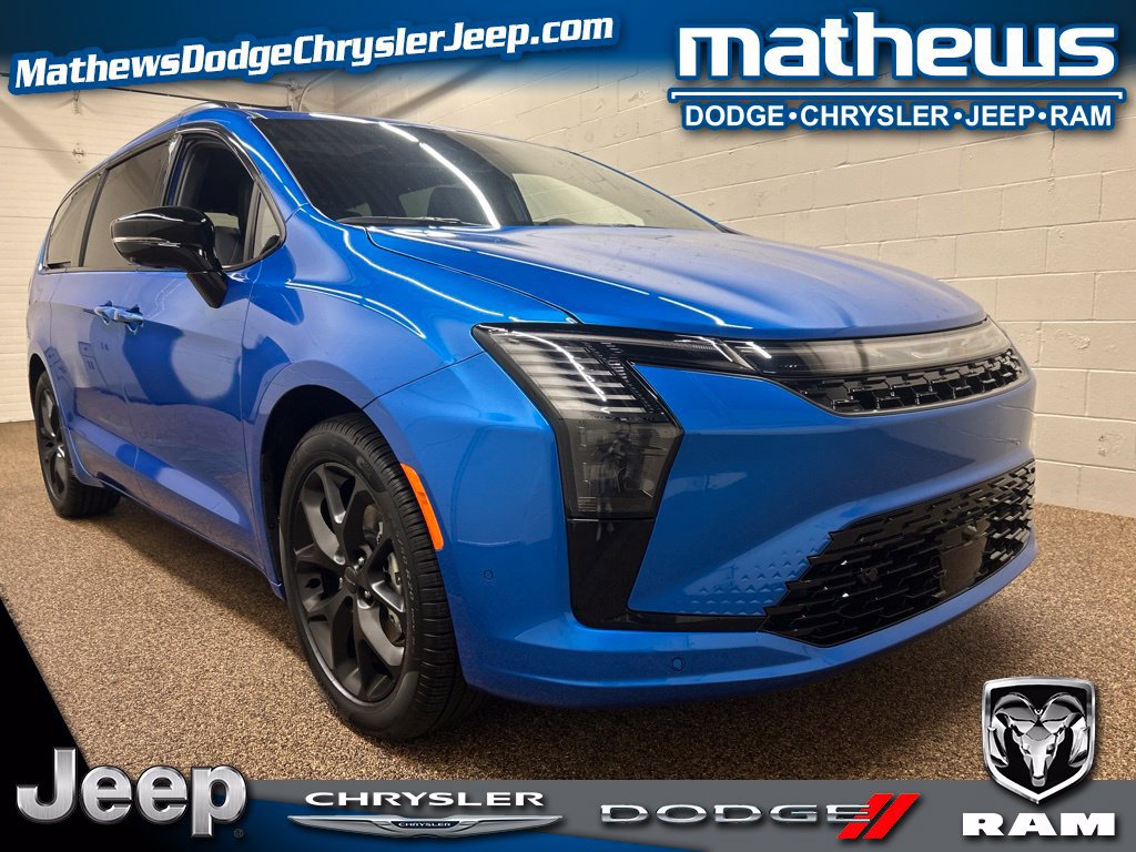 New 2027 Chrysler Pacifica Limited w/ Family Tech Group
