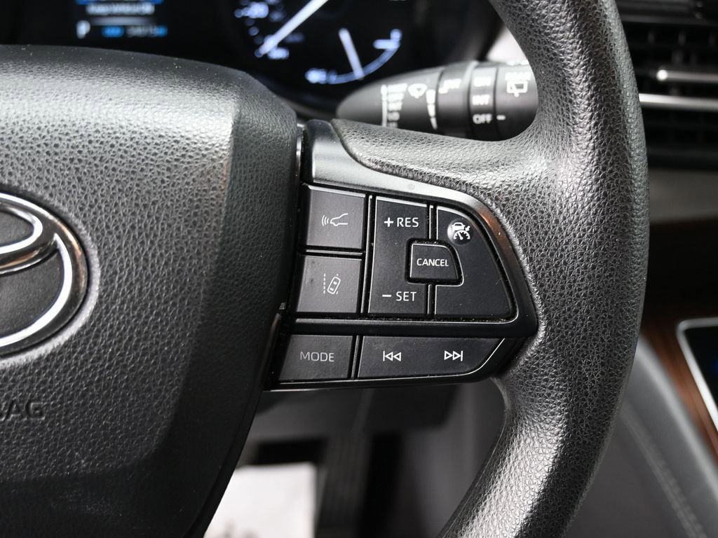 Used 2024 Toyota Sienna LE image 19