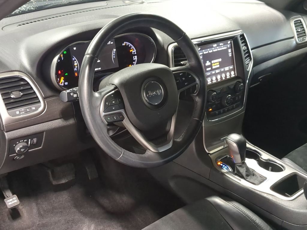Used 2018 Jeep Grand Cherokee Laredo image 12