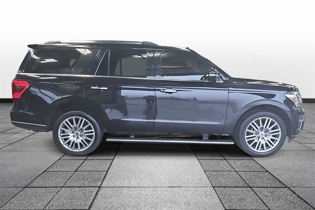 Used 2023 Ford Expedition Limited image 4