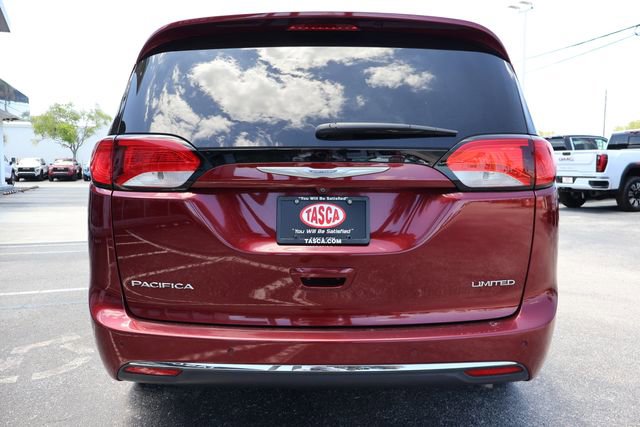 Used 2017 Chrysler Pacifica Limited image 6