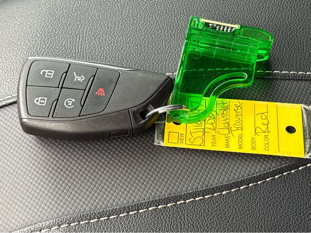 Used 2025 Chevrolet Traverse RS image 23