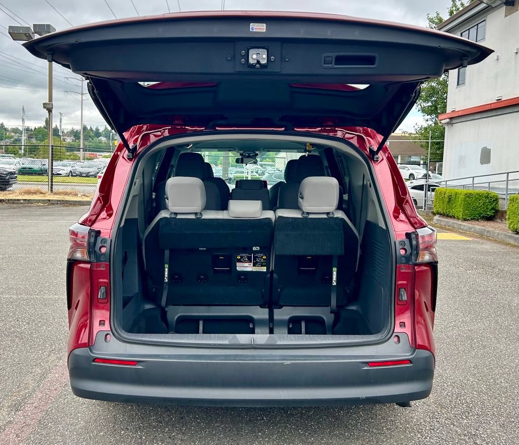Certified 2024 Toyota Sienna LE AWD/4WD image 28