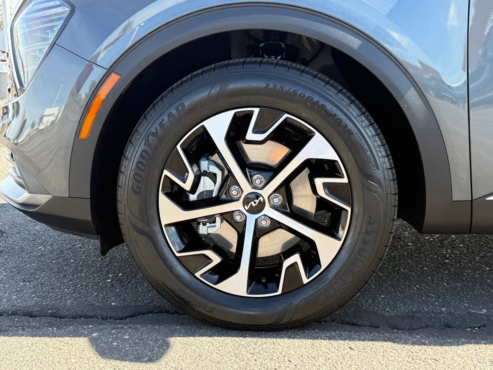 Used 2025 Kia Sportage EX image 9