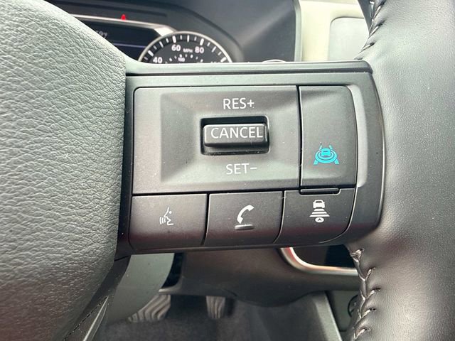 Used 2025 Nissan Rogue SV image 30
