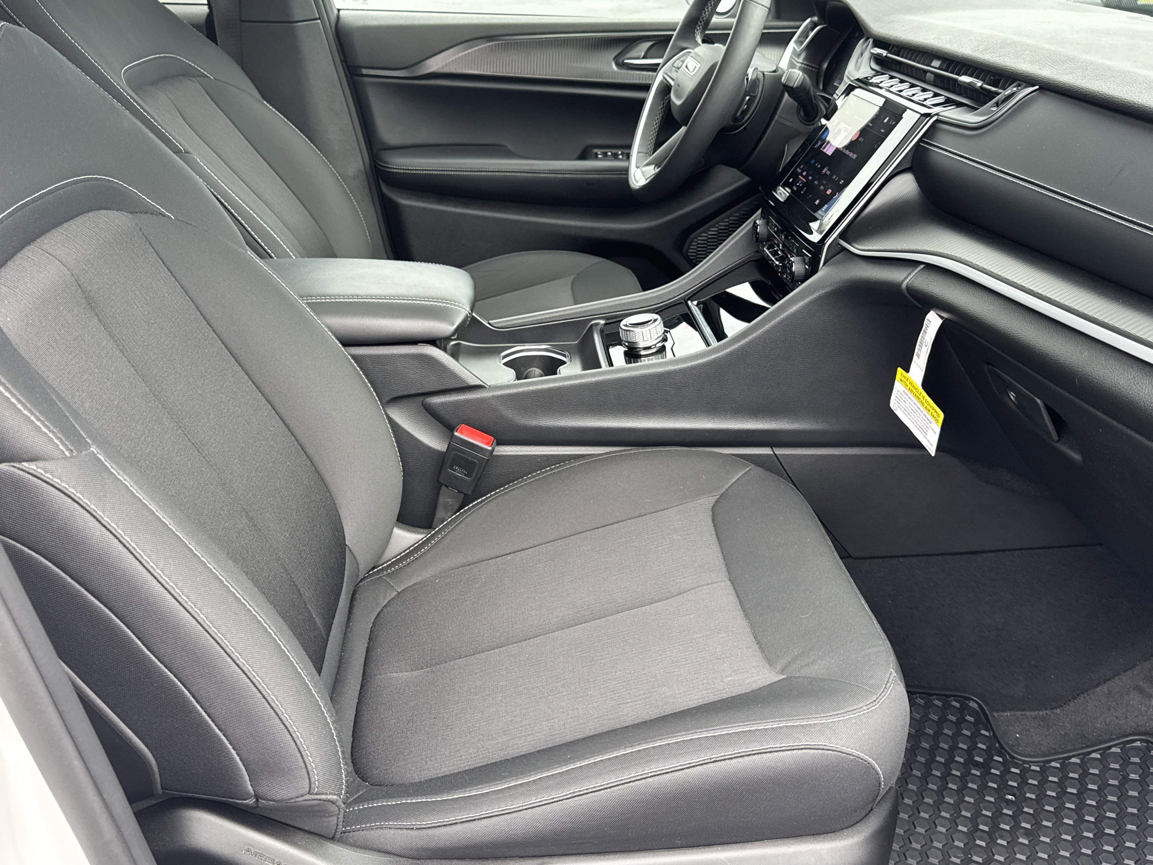 Used 2025 Jeep Grand Cherokee Laredo X w/ Luxury Tech Group I image 14