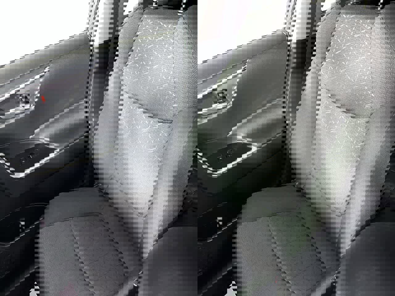 Used 2025 Toyota RAV4 XLE image 25