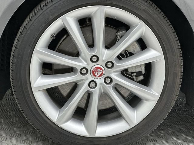 Used 2017 Jaguar XF R-Sport AWD/4WD image 10