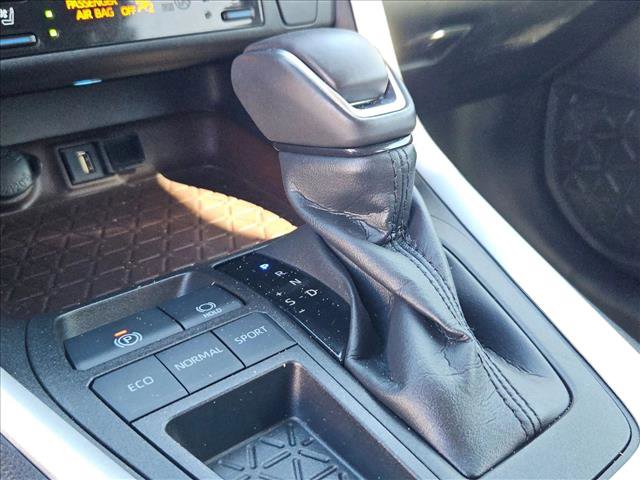 Used 2022 Toyota RAV4 Limited image 12