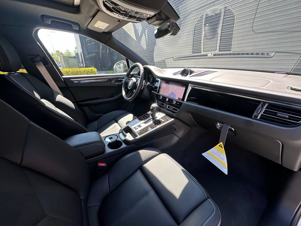 Used 2026 Porsche Macan Turbo AWD/4WD image 37