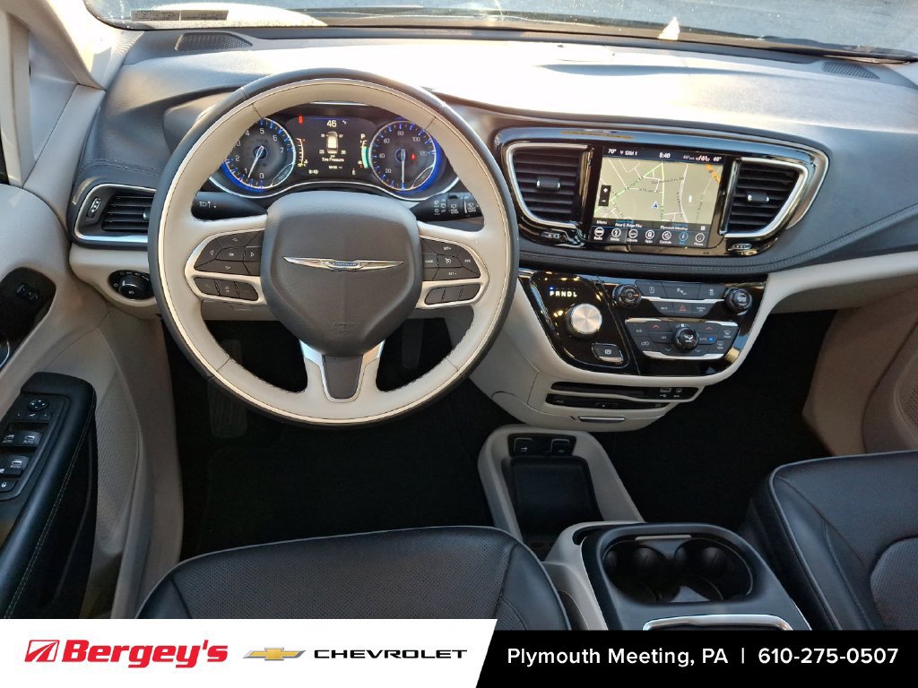 Used 2018 Chrysler Pacifica Limited FWD image 15