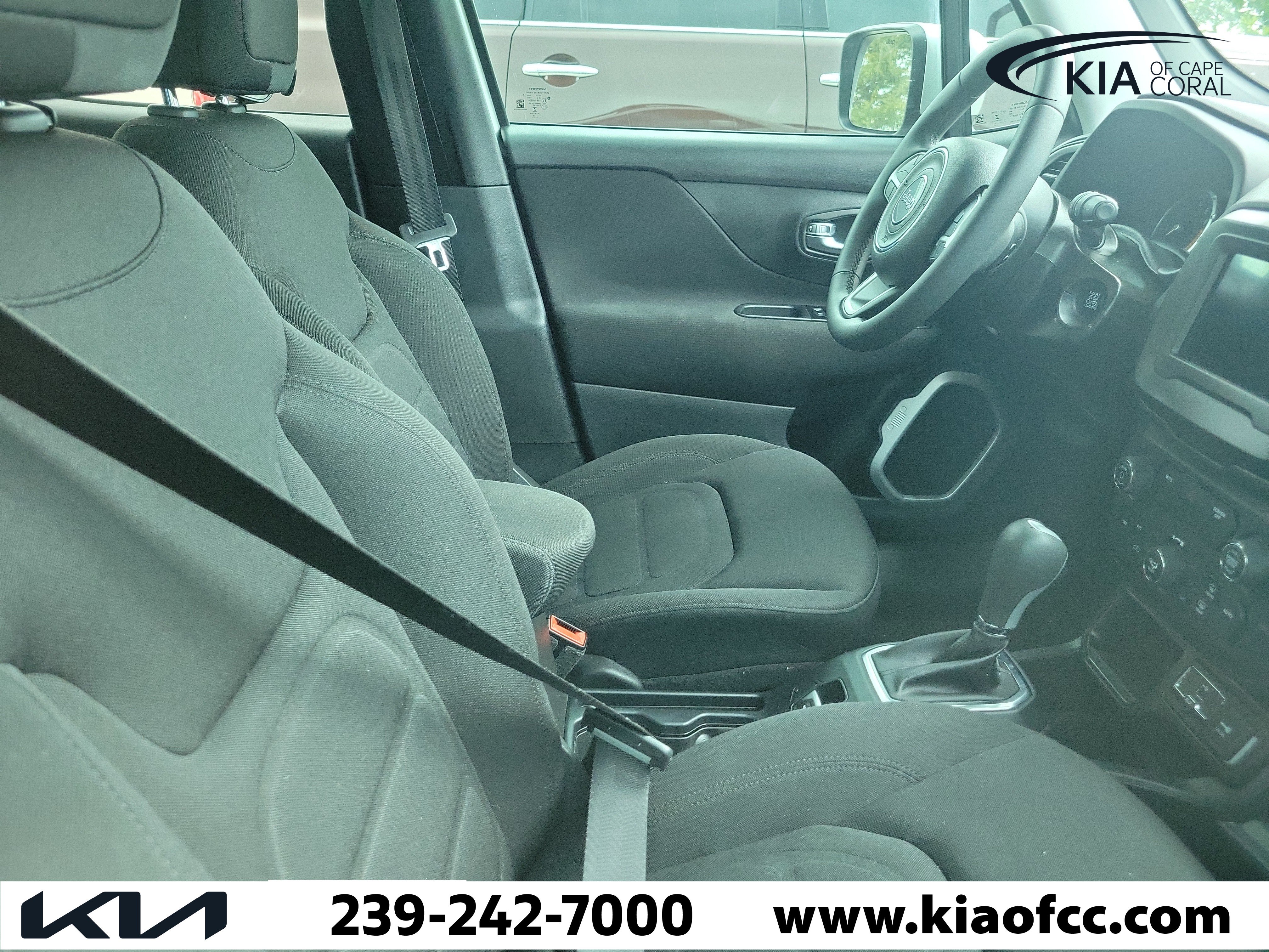 Used 2020 Jeep Renegade Latitude FWD image 9