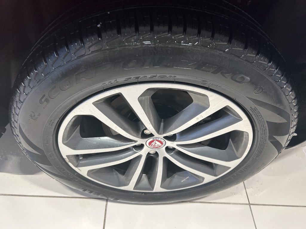 Used 2020 Jaguar F-PACE Premium image 23