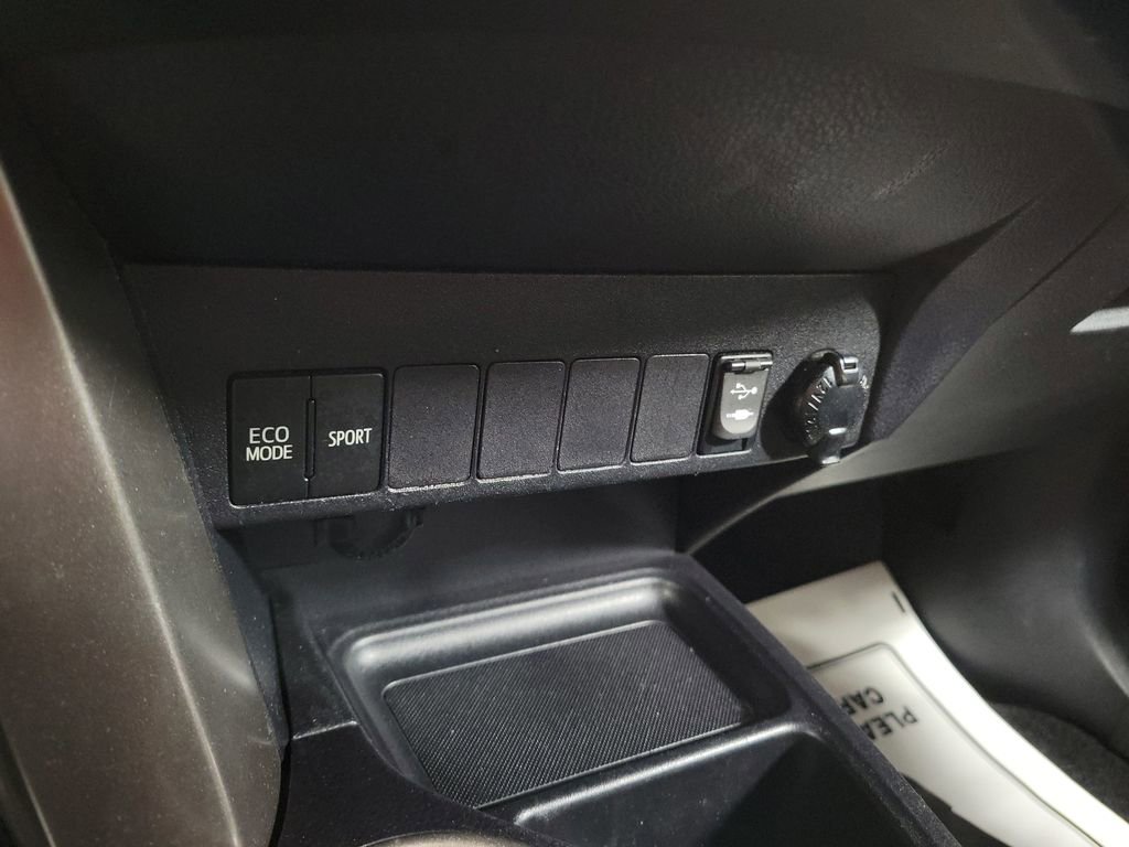Used 2014 Toyota RAV4 XLE image 17