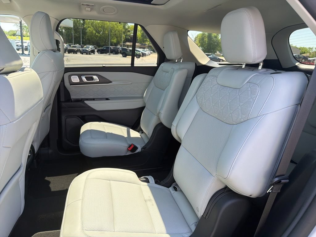 Used 2025 Ford Explorer Platinum w/ Ultimate Package AWD/4WD image 14
