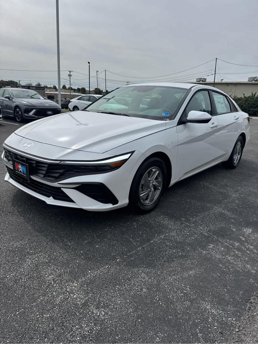 New 2026 Hyundai Elantra SE FWD image 10