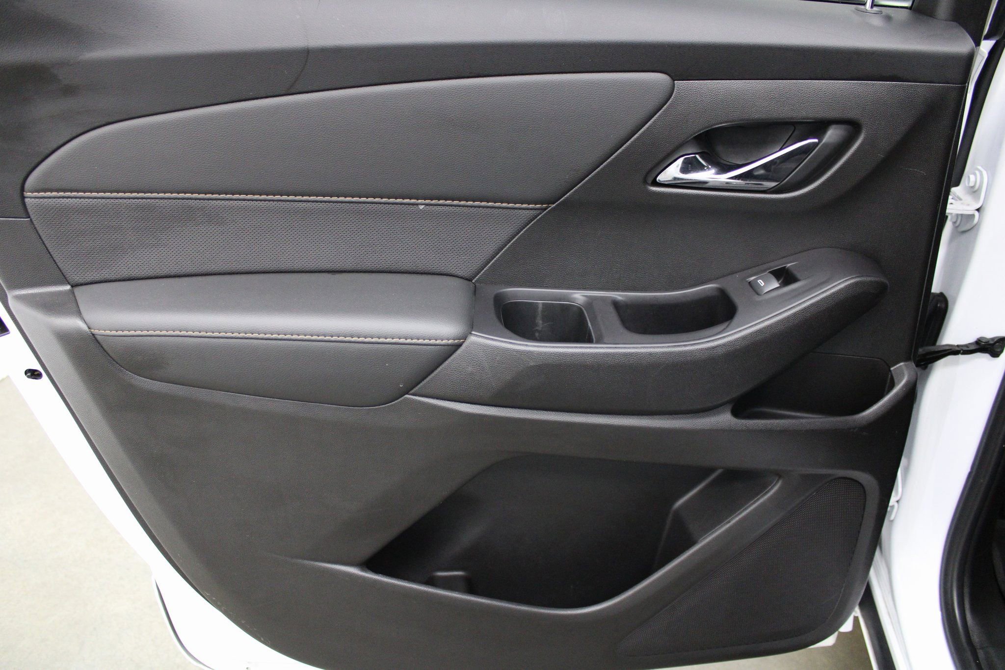 Used 2020 Chevrolet Traverse Premier w/ LPO, Blackout Package image 22