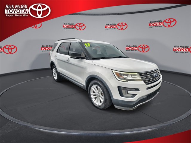 Used 2017 Ford Explorer XLT w/ Equipment Group 202A image 2