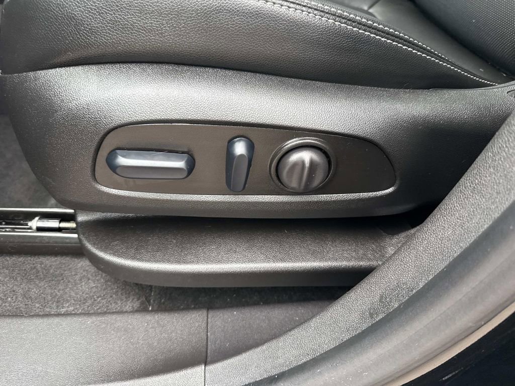 Used 2024 GMC Terrain SLT w/ Infotainment Package II image 21