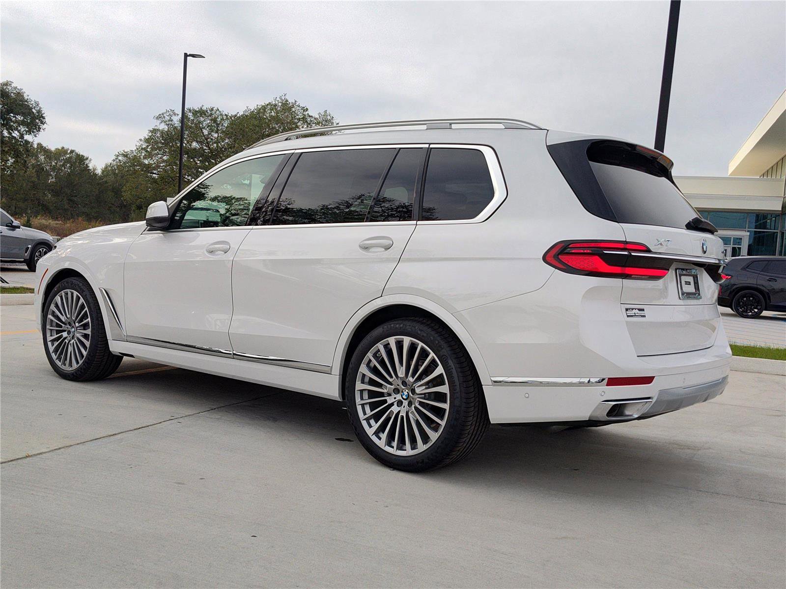 New 2026 BMW X7 xDrive40i w/ Executive Package image 3
