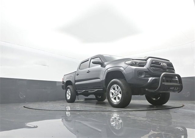Used 2018 Toyota Tacoma SR image 32