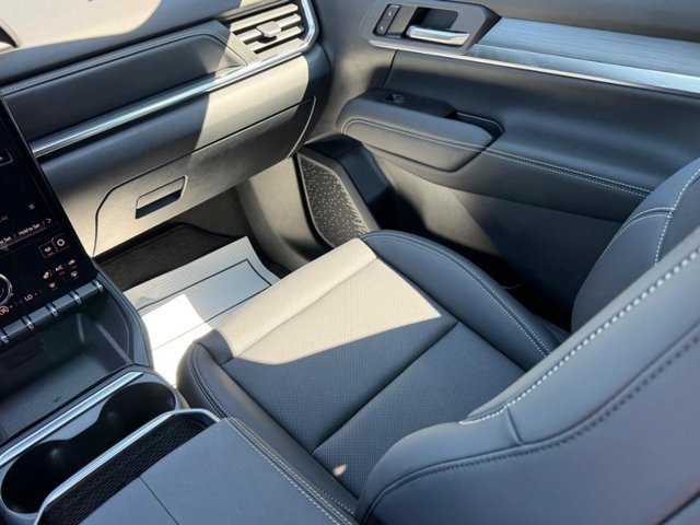 New 2027 GMC Terrain Elevation w/ Elevation Premium Package AWD/4WD image 19