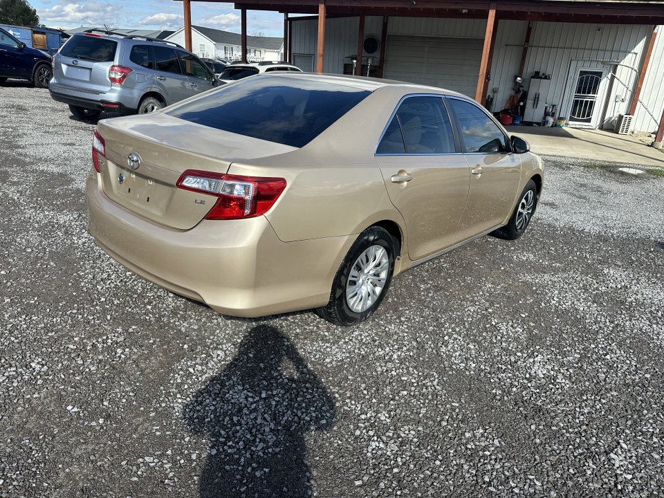 Used 2012 Toyota Camry LE image 4