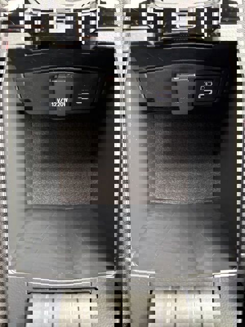 Used 2025 Toyota Corolla SE w/ SE Package image 31