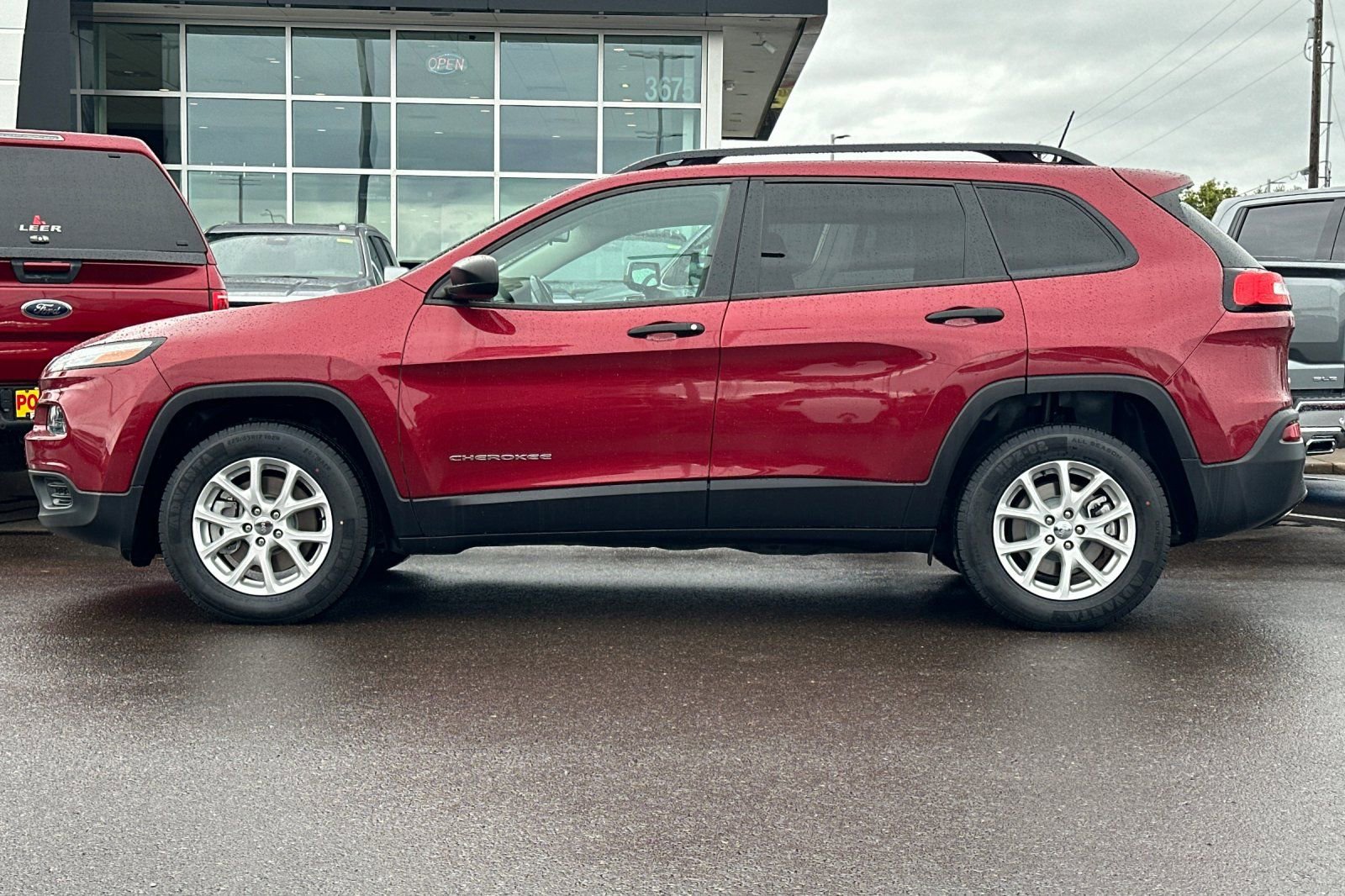 Used 2017 Jeep Cherokee Sport w/ Cold Weather Group AWD/4WD image 7