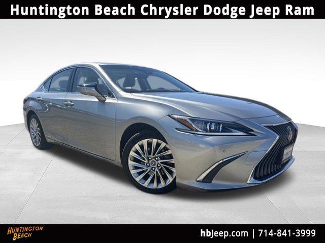 Used 2019 Lexus ES 300h w/ Accessory Package 2
