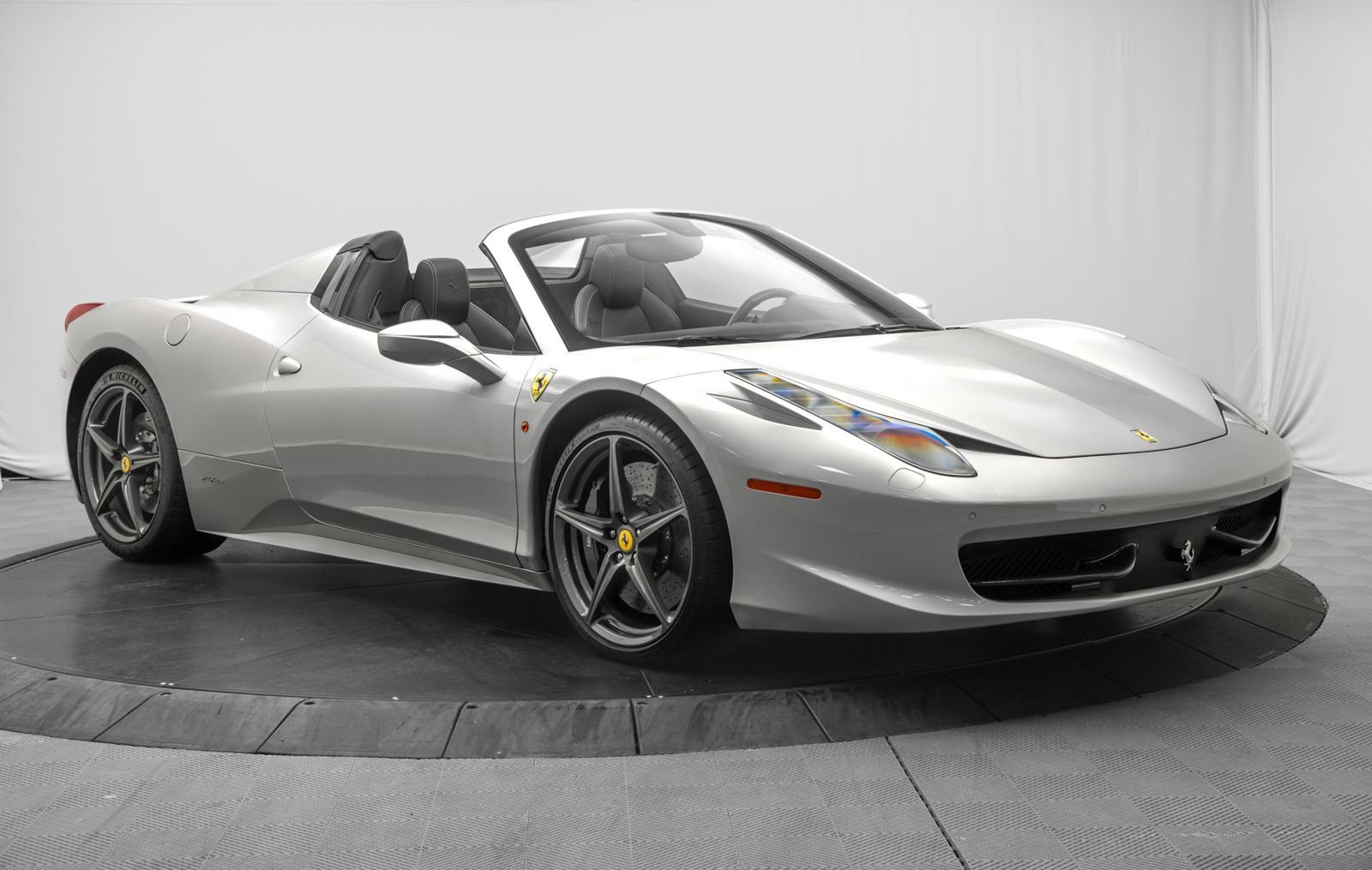 Used 2012 Ferrari 458 Spider RWD image 17