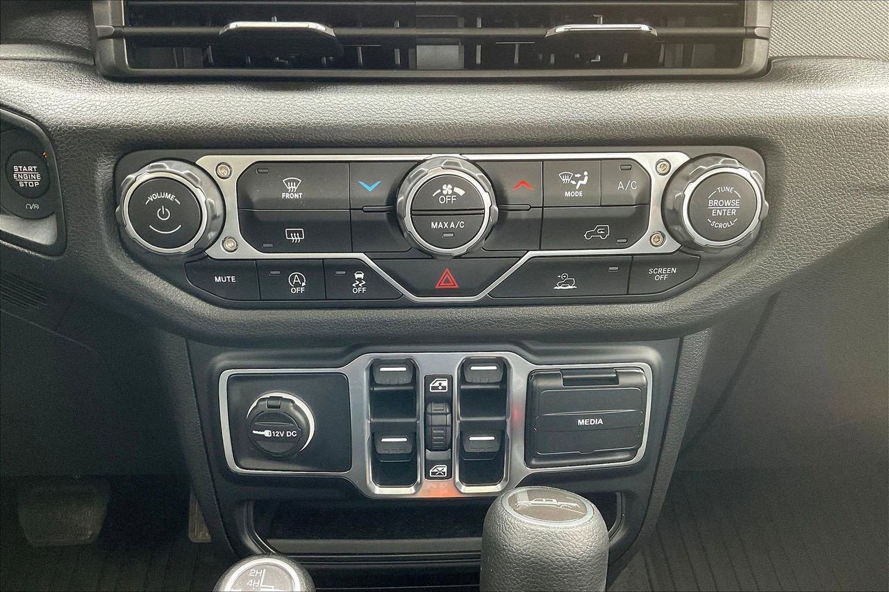 Certified 2025 Jeep Gladiator Sport image 18