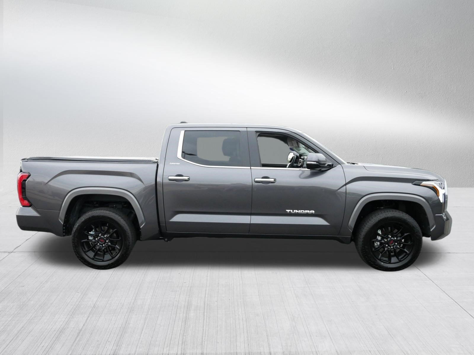 Used 2024 Toyota Tundra Limited AWD/4WD image 8