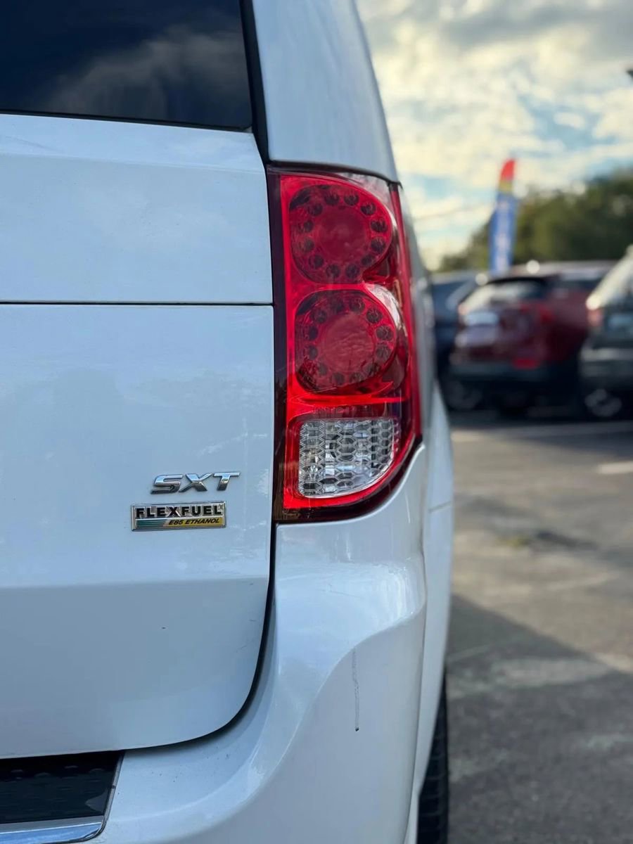 Used 2018 Dodge Grand Caravan SXT image 6