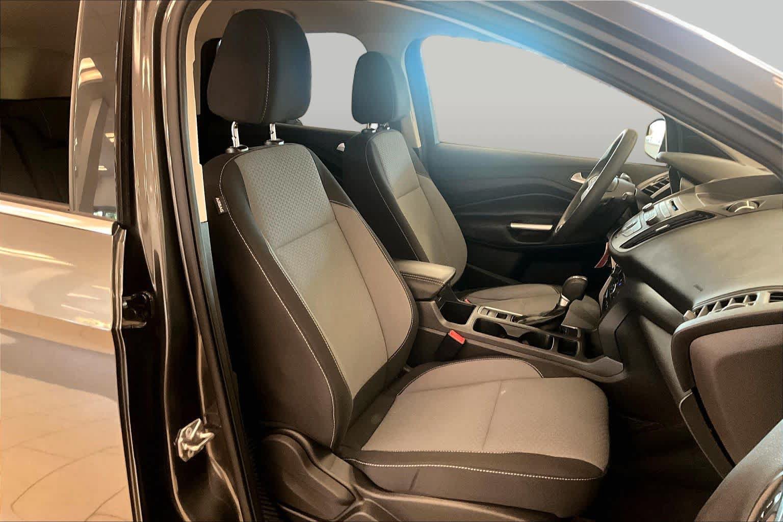 Used 2017 Ford Escape SE FWD image 8