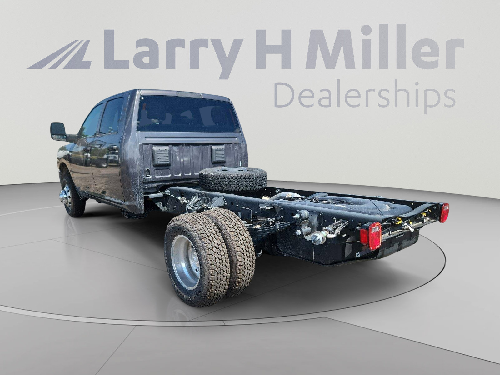 New 2025 RAM 3500 Tradesman w/ Chrome Appearance Group AWD/4WD image 4