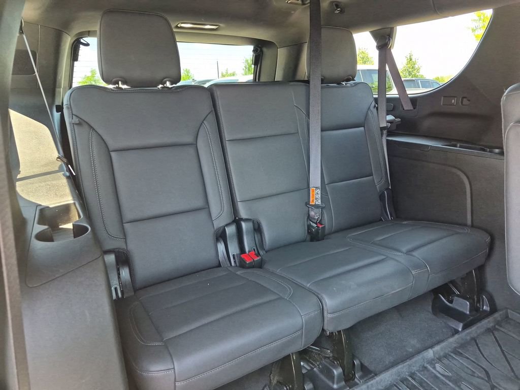 Used 2025 Chevrolet Suburban Z71 w/ Comfort Package AWD/4WD image 36