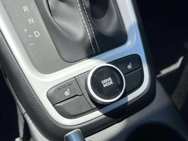 Used 2025 Hyundai Venue Limited FWD image 38