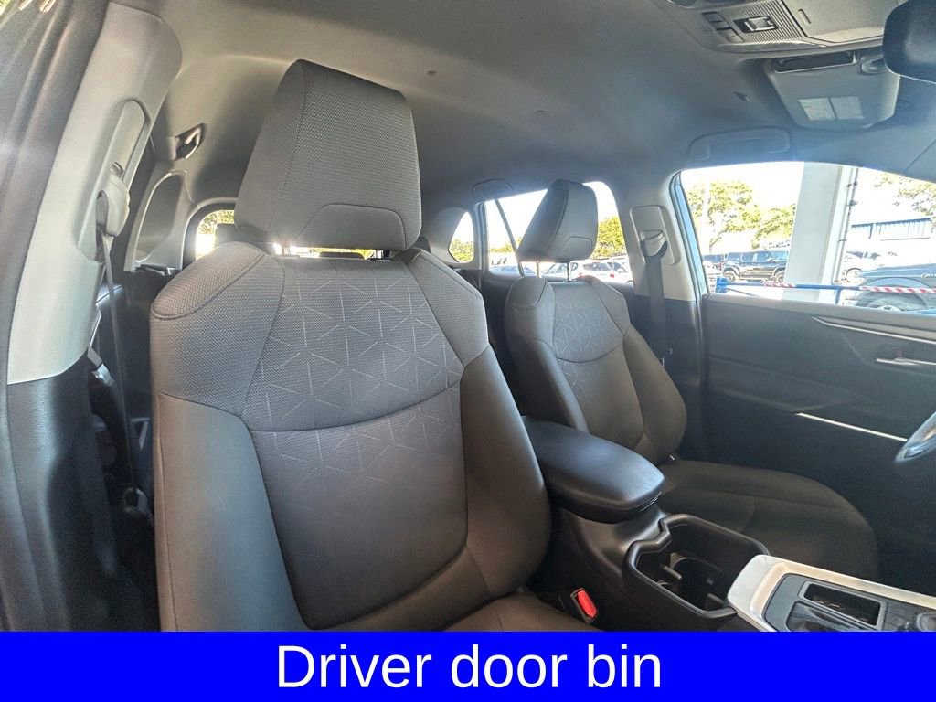 Used 2025 Toyota RAV4 XLE image 27